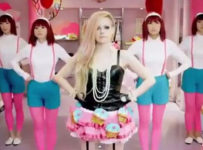 Avril LAvigne : en mode kawa� pour le clip de son nouveau single 