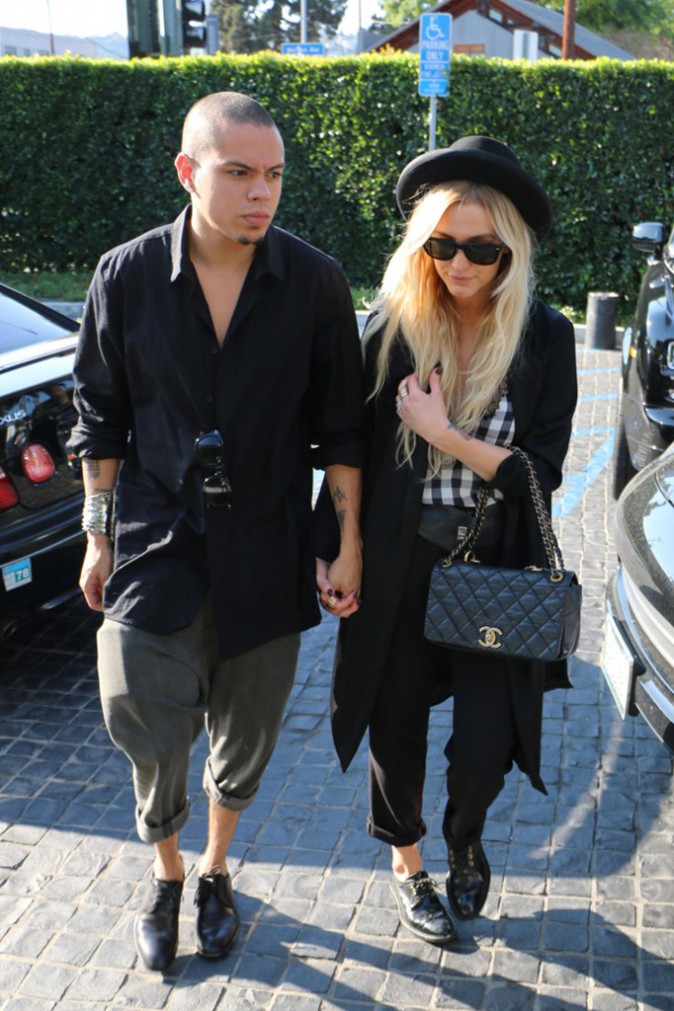 Ashlee Simpson et Evan Ross : petites mines mais looks assortis pour un d�ner en amoureux � L.A !